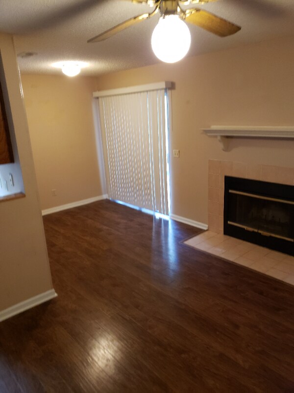 Foto del edificio - 155 Candlebrook Dr