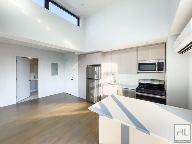 Foto del edificio - Bushwick Avenue / Spacious 2 Bed 1-Bath