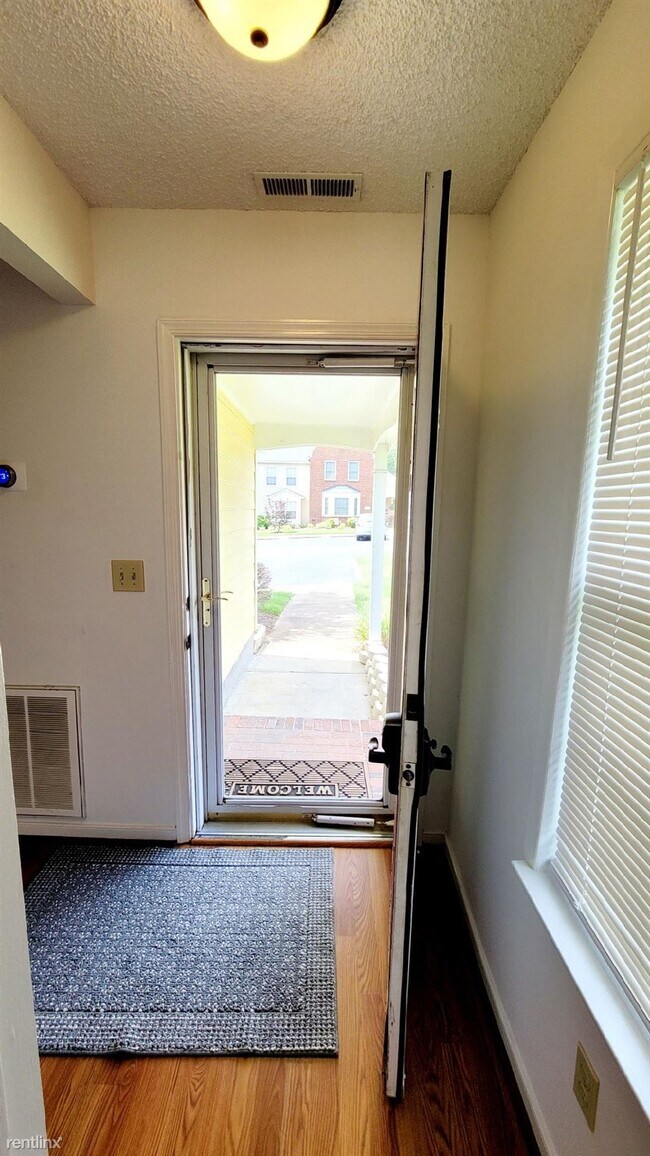 Foto del edificio - 2 br, 2.5 bath House - 10912 Bush Lake Ln