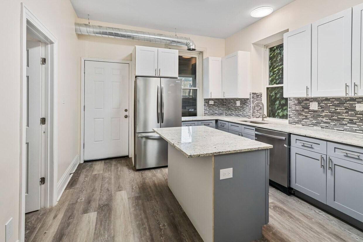 Foto principal - 1345 N Maplewood Ave
