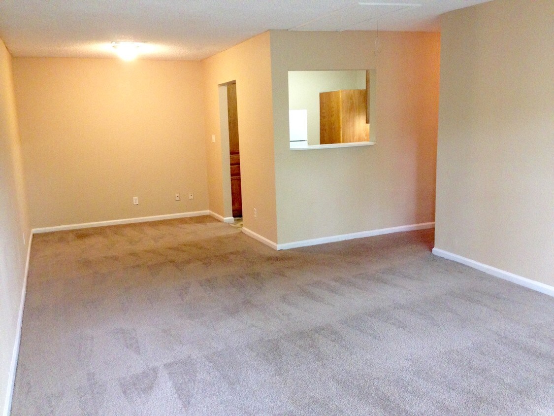Living/Dining Room - 10235 Algiers Rd