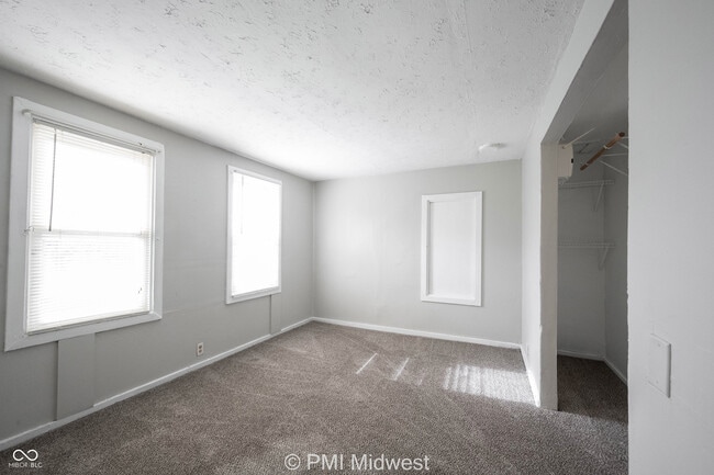 Building Photo - 2011 Applegate St