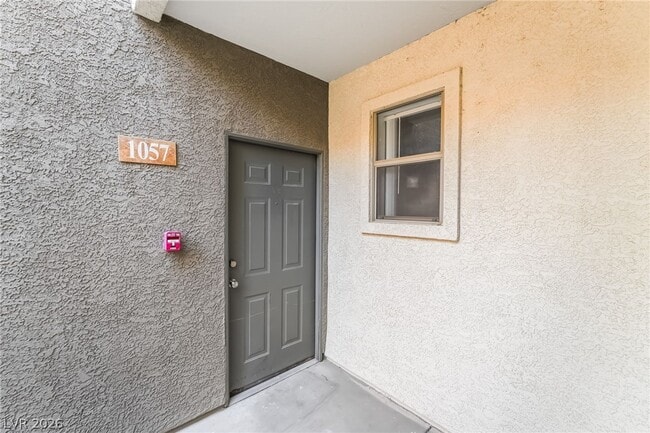Building Photo - 8000 W Badura Ave
