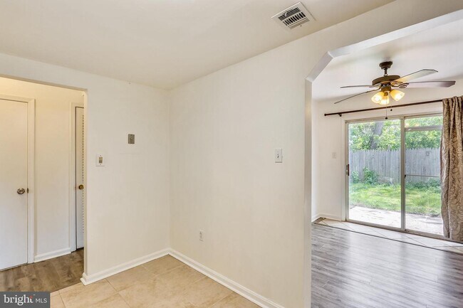 Building Photo - 8422 Towne Crest Ct