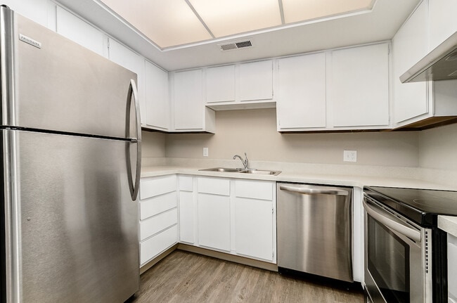 Building Photo - 2064 Park Run Dr