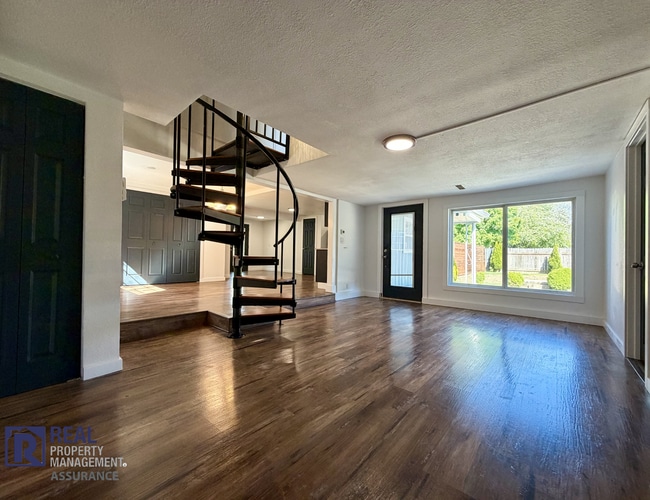 Building Photo - Updated 3-Bedroom Home with Fenced Backyard in Beaverton