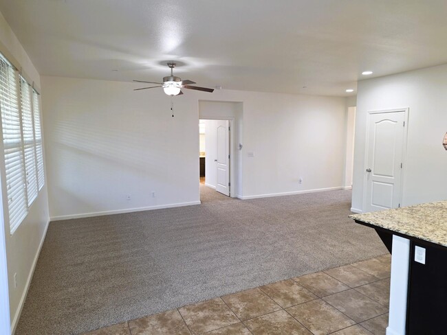 Building Photo - 3479 Sussex Ave