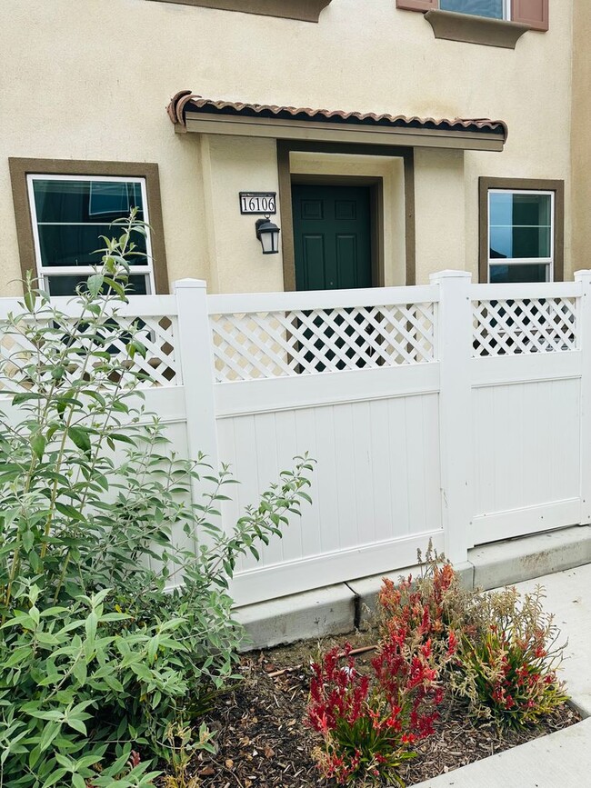 Building Photo - Newly Built 3 Bed Condo for Rent in Winche...