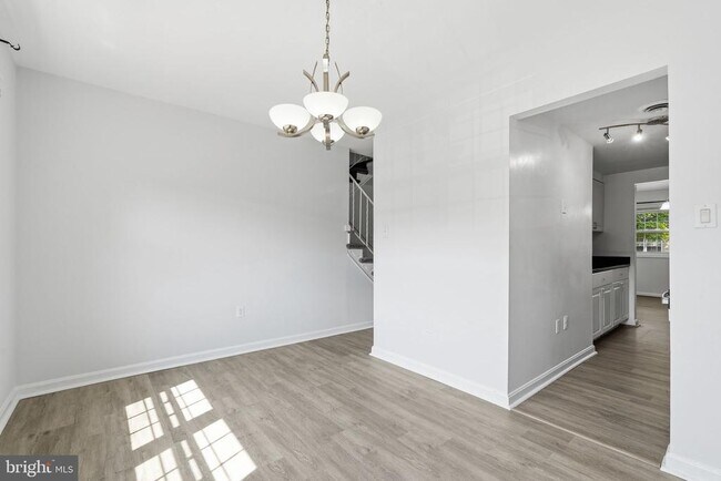 Building Photo - 9178 Laurelwood Ct