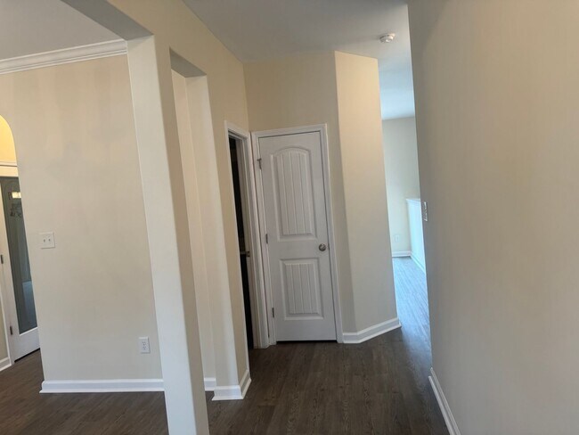 Foto del edificio - Charming 4br/2.5ba in SE Raleigh, Avail Now!