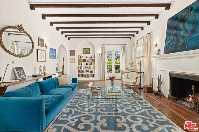 Building Photo - 537 N June St