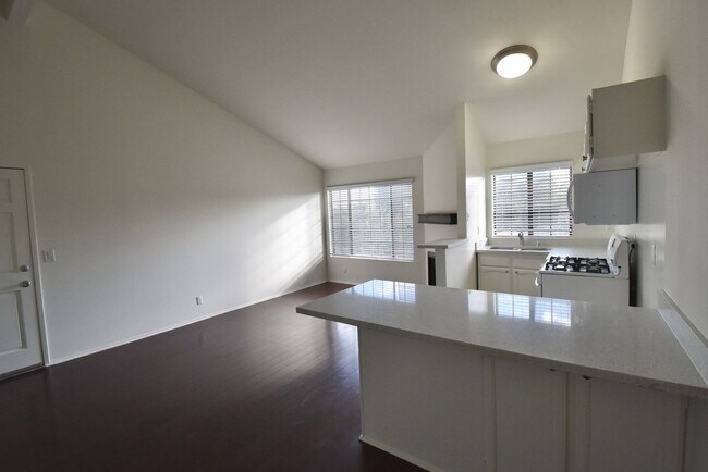 Foto del edificio - 5744 Colfax Ave