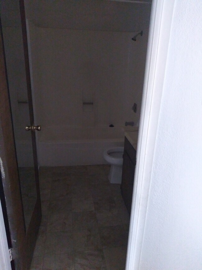 Foto del edificio - 23815 Hemlock Avenue, Unit 8