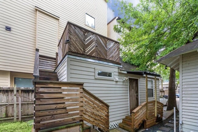 Building Photo - 914 Snover St