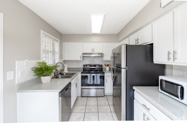 2 habitaciones, 1,5 - 1100 pies cuadrados - Cocina - Yester Oaks