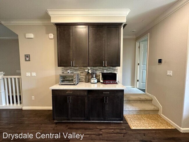 Building Photo - 4 br, 3.5 bath House - 1283 Milkweed St.