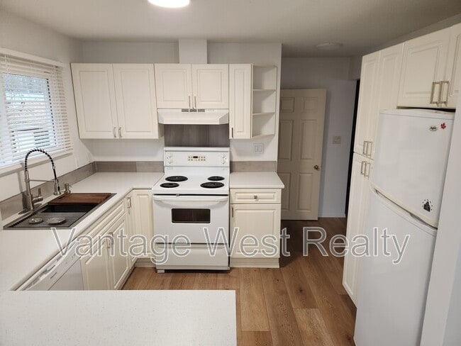 Building Photo - 679 McClure Rd