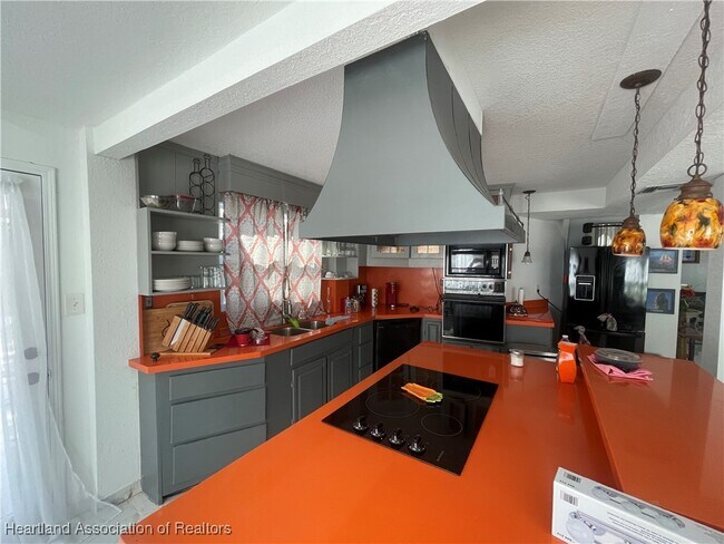 Foto del edificio - 9125 Markland Ln
