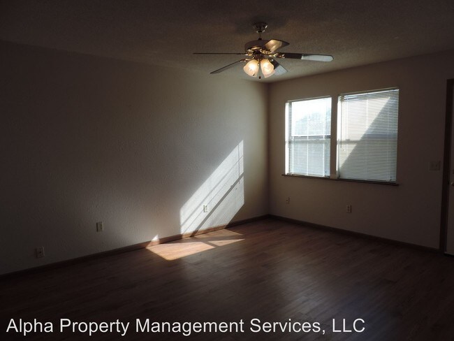 Building Photo - 597 SE 110th Rd