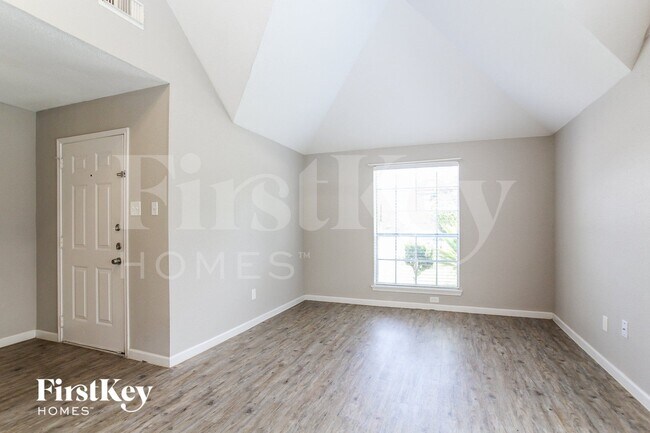 Building Photo - 14530 County Cress Dr