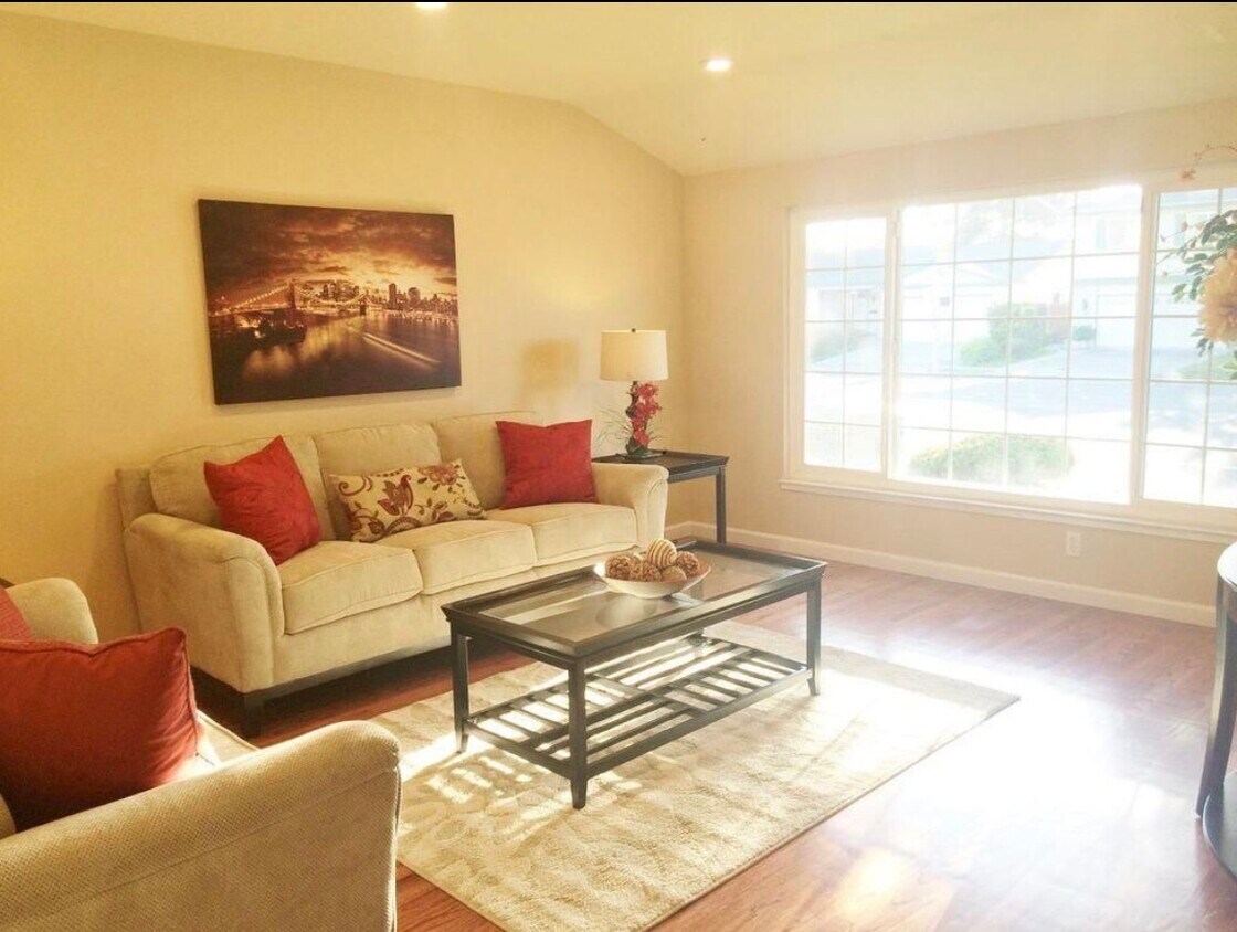 Foto principal - 238 S Park Victoria Dr