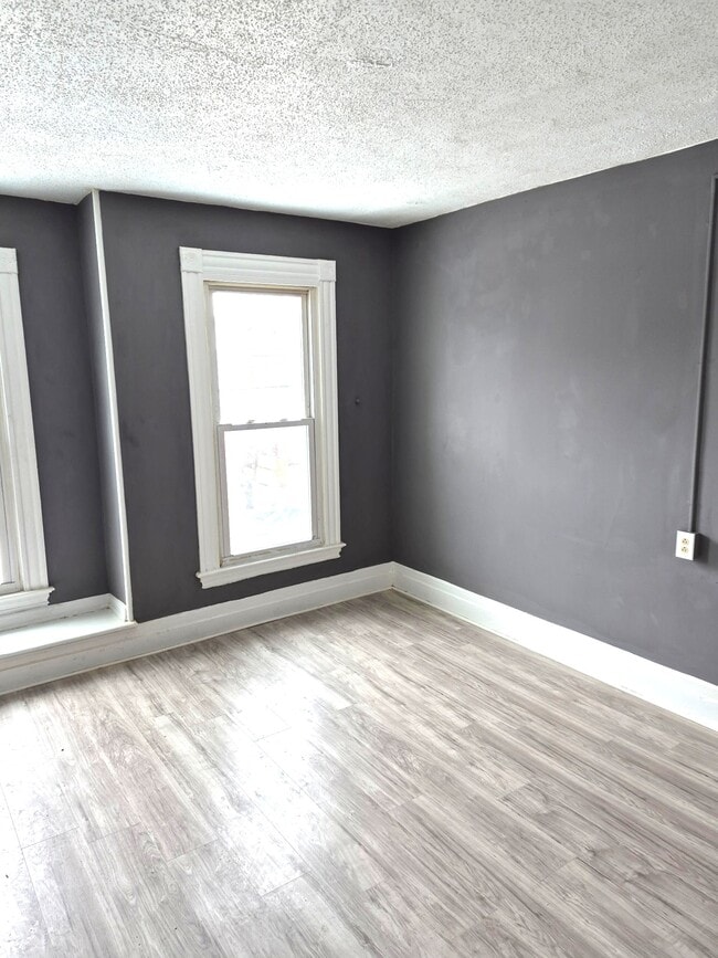 Building Photo - 223 W 16th St