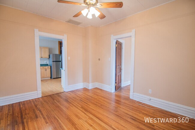 Foto del edificio - 3322 N Lakewood Ave