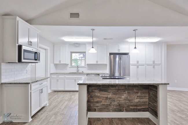 Building Photo - 3609 Auburn Dr