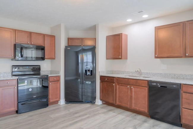 Building Photo - 3 Bed, 3 1/2 Bath, Close to I81 and US460