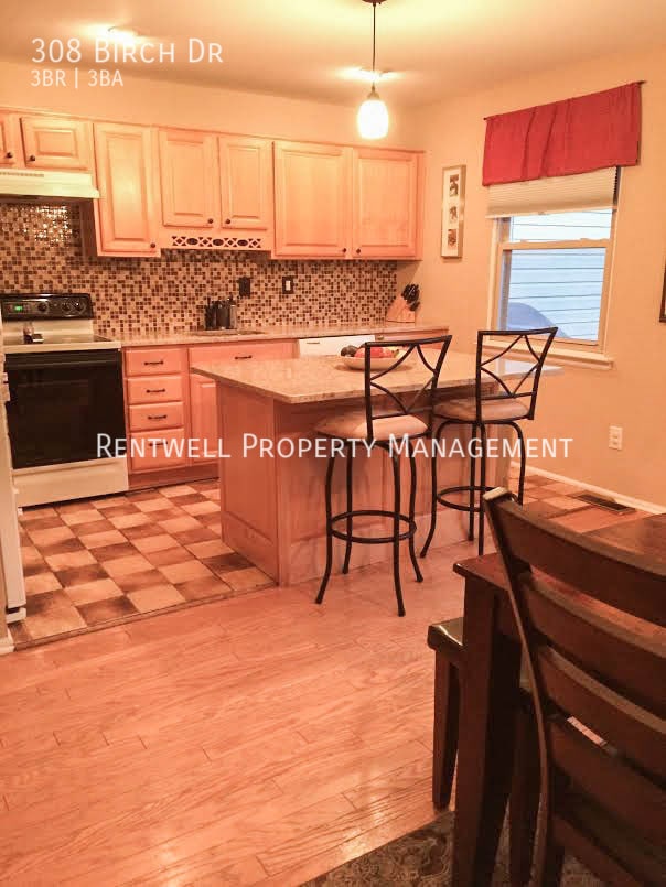 Building Photo - 308 Birch Dr