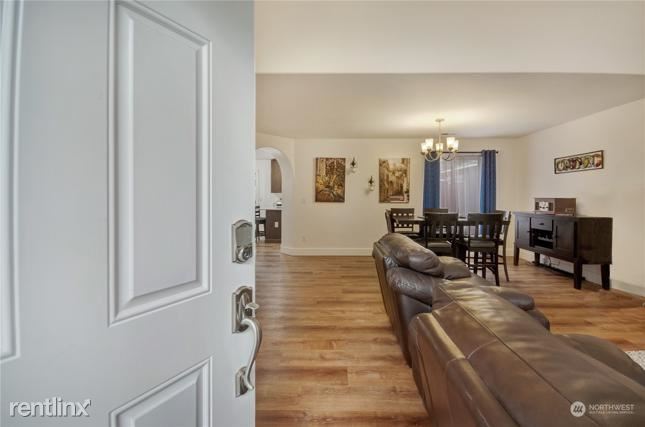 Building Photo - 4 br, 2 bath House - 7607 i 195Th Street C...
