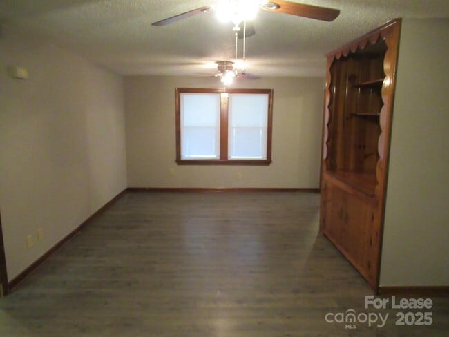 Building Photo - 1343 Beal Rd