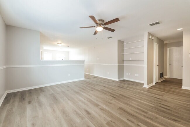 Foto del edificio - 725 Orchid Blvd