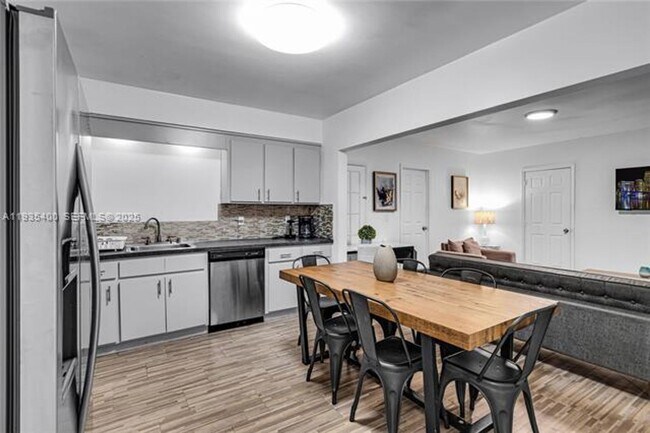 Foto del edificio - 977 SW 10th St