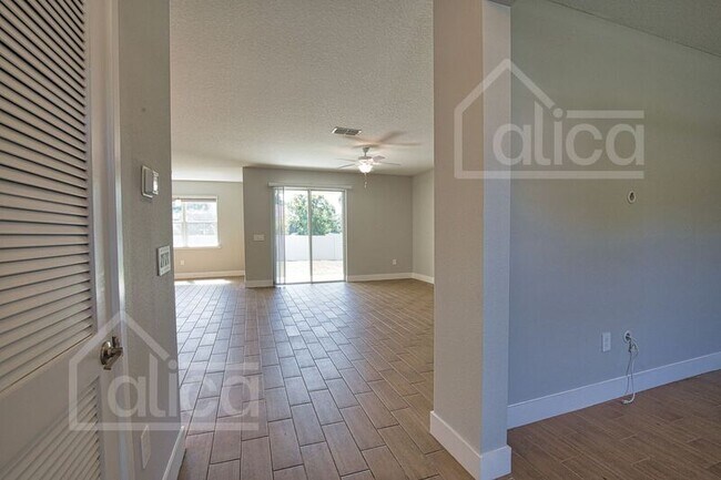 Building Photo - 1610 Rada Ln