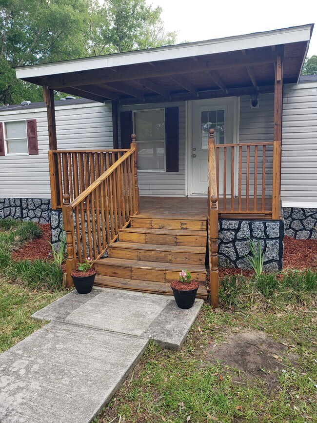 Foto del edificio - 7310 Pineview Dr