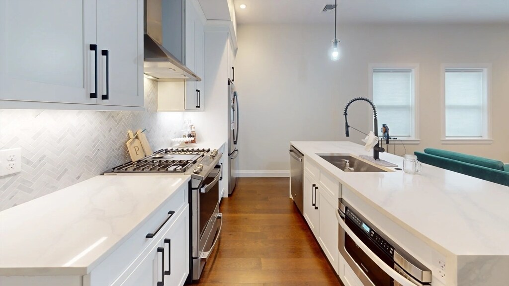 Primary Photo - 119 Barnes Ave