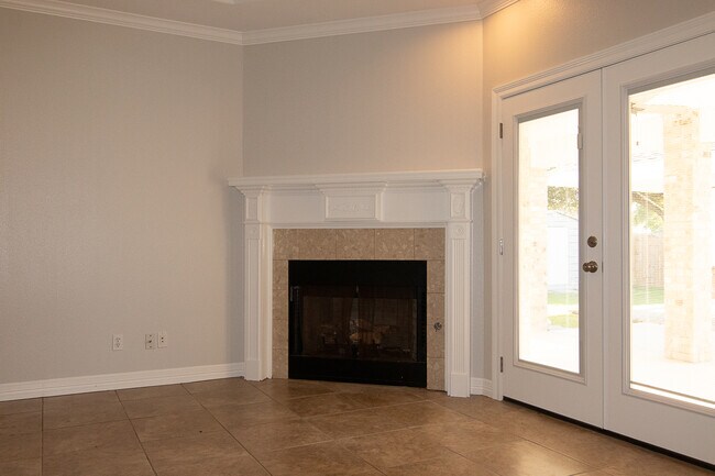Building Photo - 905 Galveston St