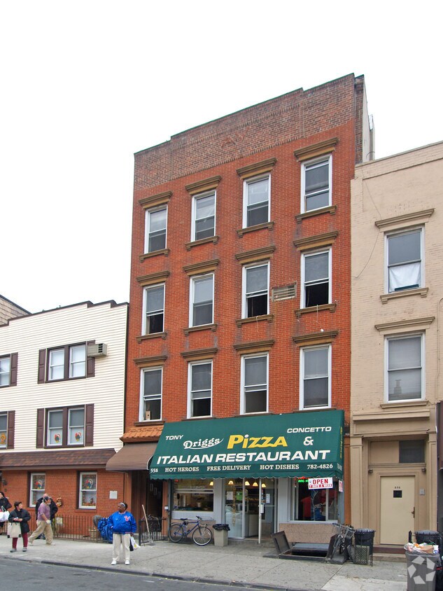 Foto principal - 558 Driggs Ave