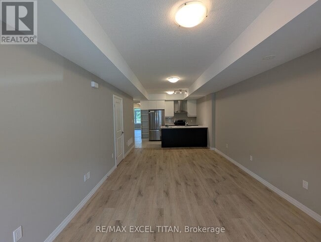 Building Photo - 74 THATCHER Dr
