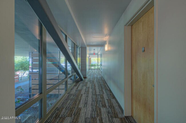 Building Photo - 7117 E Rancho Vista Dr