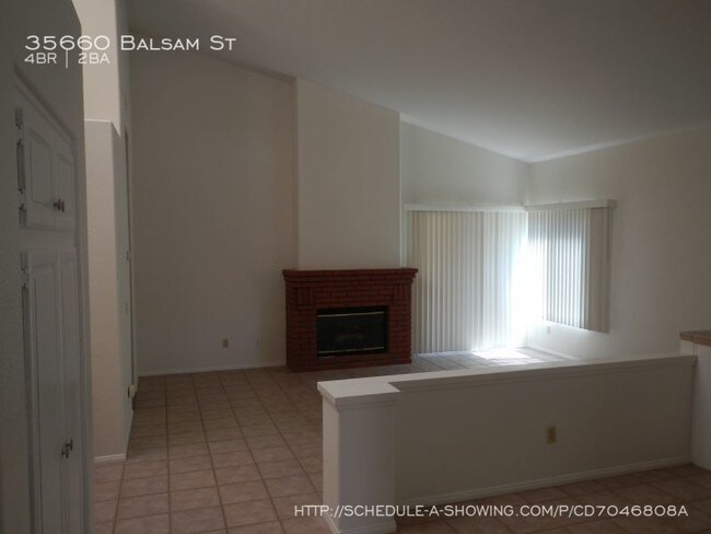 Foto del edificio - 35660 Balsam St