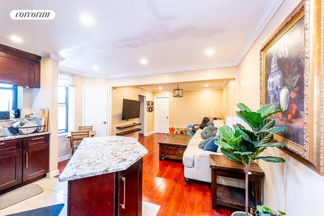 Foto del edificio - 6539 108th St