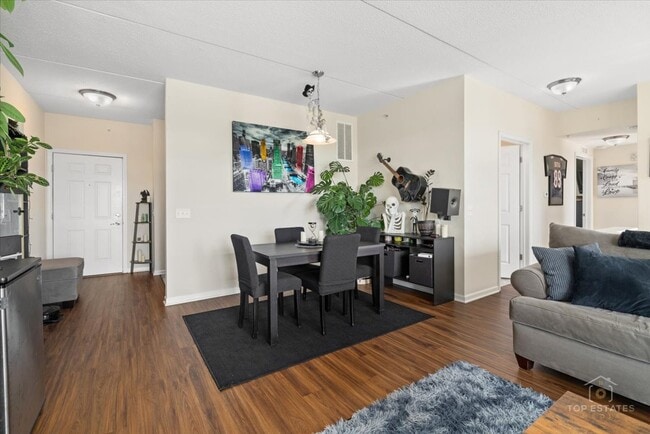 Building Photo - 238 E Irving Park Rd