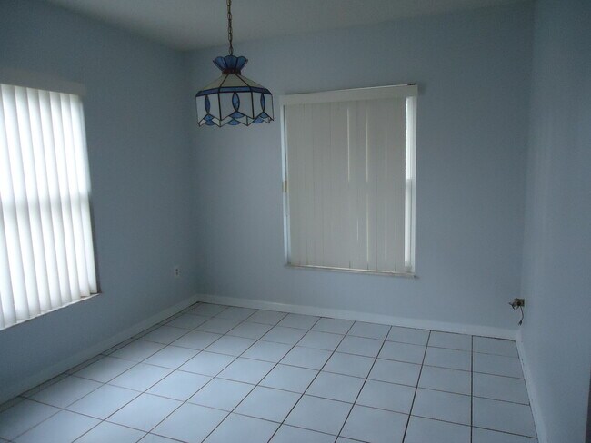 Foto del edificio - 1613 Little River Dr