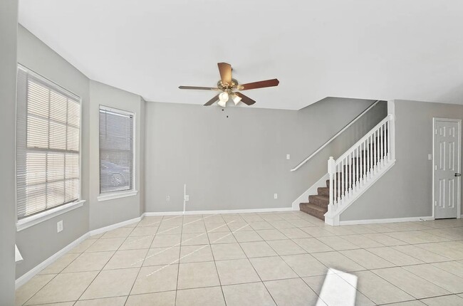 Building Photo - Spacious home for rent.