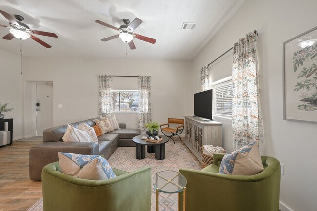 Foto del edificio - 6166 Imperial Loop Dr