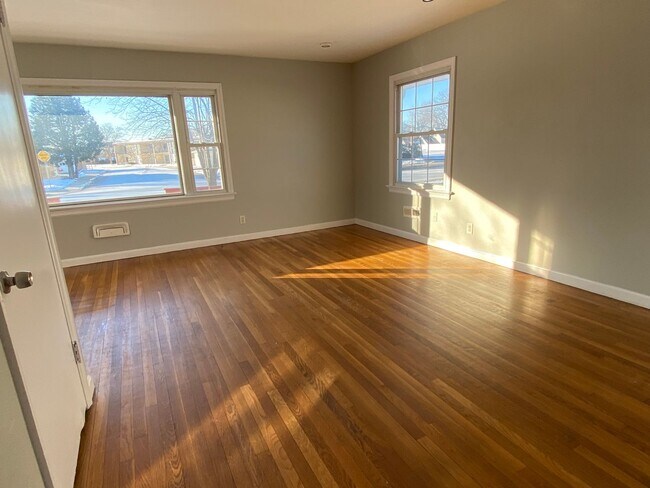 Foto del edificio - Beautiful and spacious 3 Bedroom 2 Bath House in Lansing, IL MUST SEE