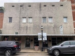 Building Photo - 619 Main St