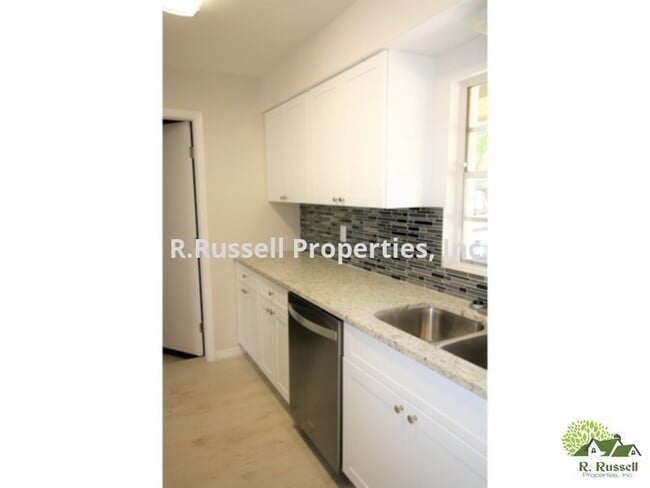 Building Photo - MUST SEE Completely Renovated Modernized D...